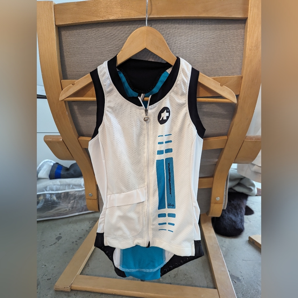 Bike jersey top, small, assos